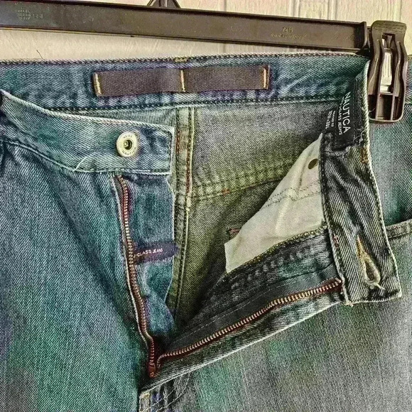 Nautica Relaxed Fit Mid-rise Straight Leg Medium Wash Jeans Size 32W x 30L EUC - Picture 3 of 12